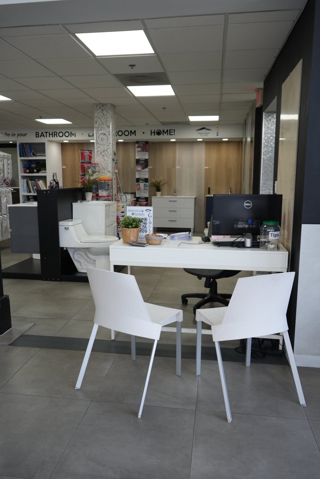 Área de asesoría del showroom Mater Tiles
